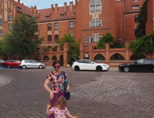 Toruń starówka spacer z dzieckiem kamperem