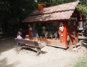 Szymbark centrum edukacji regionu - domek z bajkami