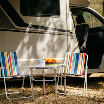 strefa relaksu przy kamperze Knaus Tourer Van LT