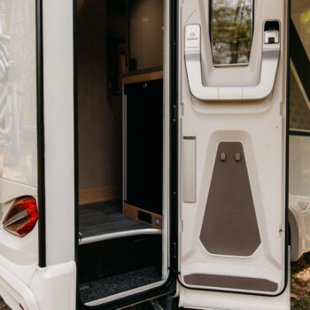 drzwi wejściowe do kampera Knaus Tourer Van LT