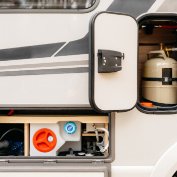 przyłącza kampera Knaus Tourer Van LT – wynajem kampera Warszawa